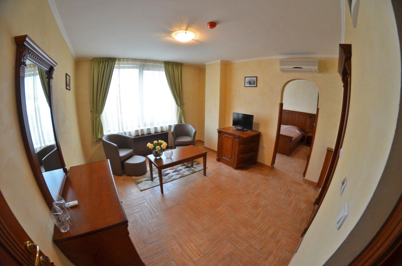 West Hotel