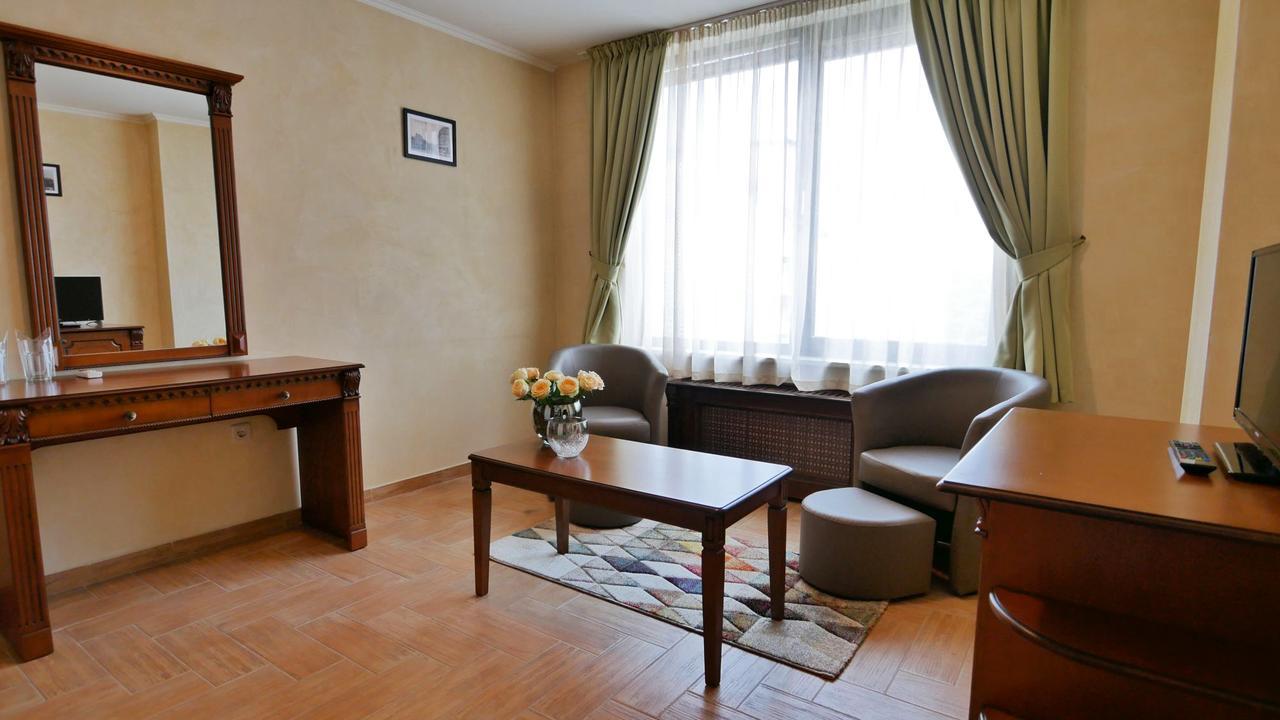 West 2* Sofia