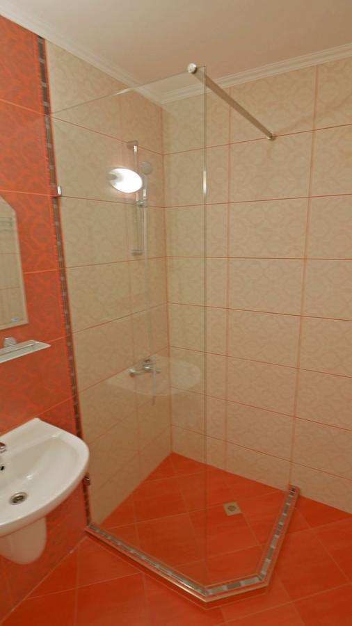 West Hotel 2*