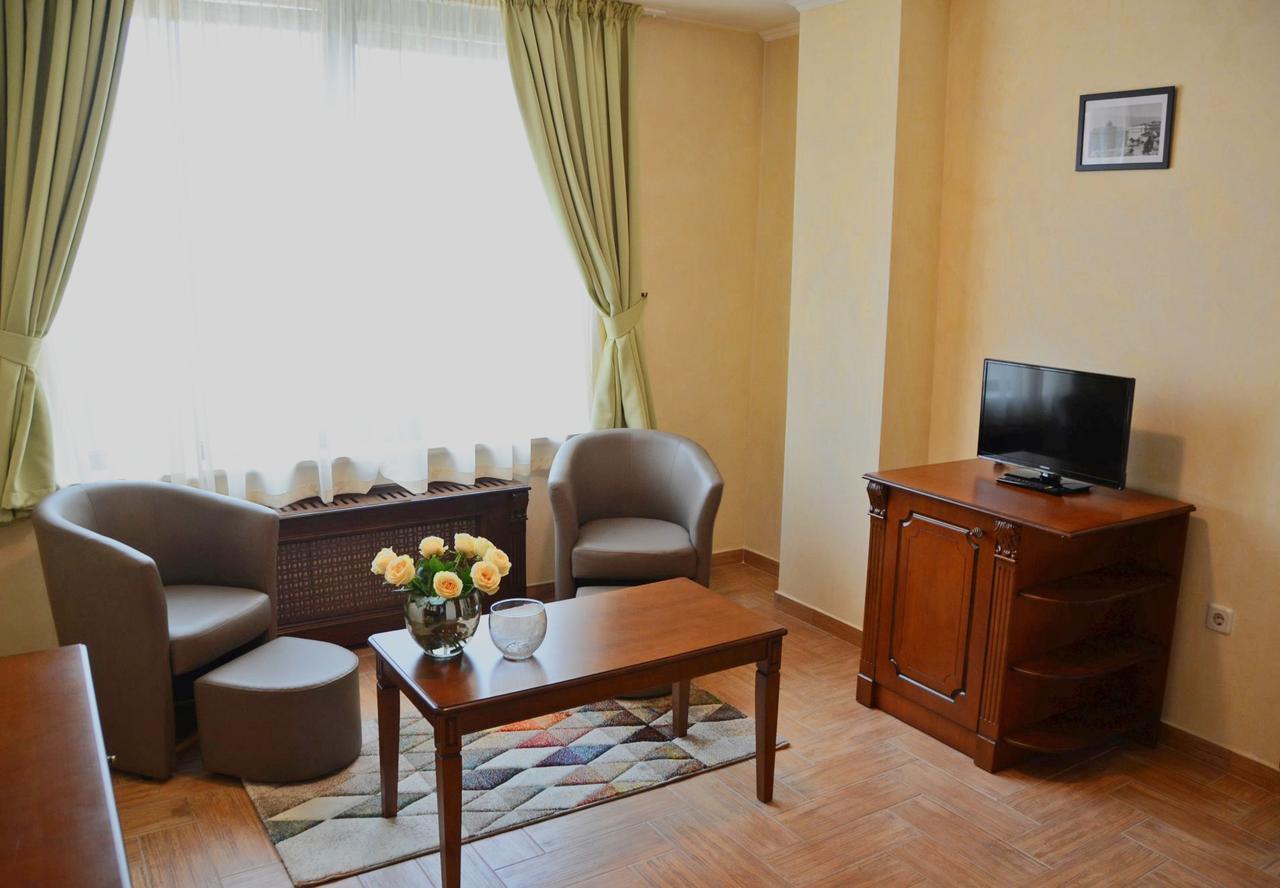 West Hotel 2*